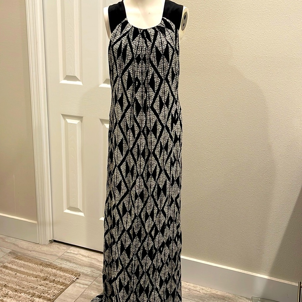 NWT MANAOLA NALANI MAUNA DIAMOND VERTICAL WHITE/BLACK XS. Make me an offer! 🌸